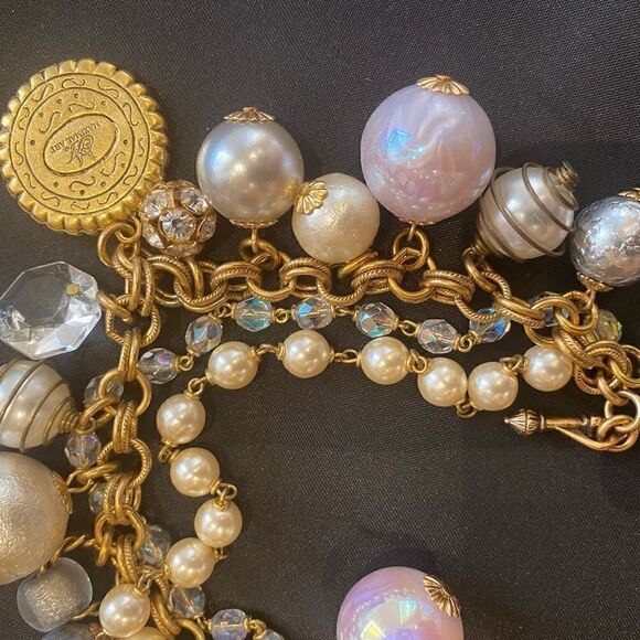 Beautiful charm toggle bracelet  - Picture 1 of 4